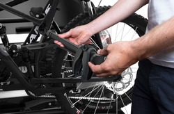 THULE VeloSpace XT 938 Black nosič kol - detail úchytu rámu